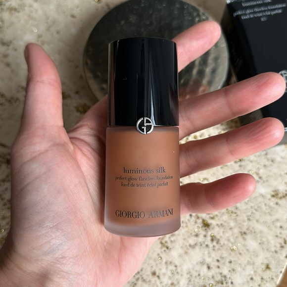 #11.5 Giorgio Armani Foundation - deep, peach. - Picture 4 of 5